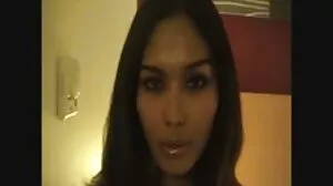 بڑی گدی سنہرے بالوں والی آخر کی طرف سے ایک سیاہ بیل