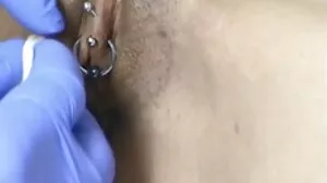 کے Stepsister آخر تمباکو نوشی کے لئے اس کے بھائی کی سگریٹ