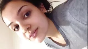 برا شہر لڑکی کے ملک کی زندگی کی کوشش کرتا ہے
