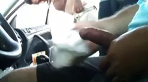 رئیل اسٹیٹ ایجنٹ ایک سیاہ ڈک لیتا ہے