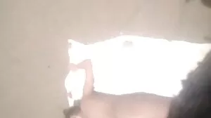 چڑھانا ریڈ ریڈ حاصل ایک گہری سیاہ ڈک