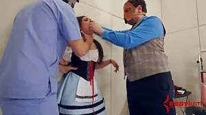 Adriana Chechik ہو جاتا ہے اس کے چھوٹے مقعد سوراخ کی طرف سے تنقید Keiran لی
