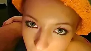 سرخ گڑیا Vanna Bardot ہے آخر میں واپس!