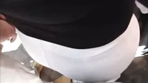 ماں Veronica Avluv کے ساتھ کام کرتا ہے پاؤں ، منہ اور بلی!