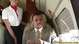 خوبصورت اور سینگ سنہرے بالوں والی لڑکی اس کے چھوٹے cunt منہدم کی طرف سے ایک بڑے سیاہ ڈک